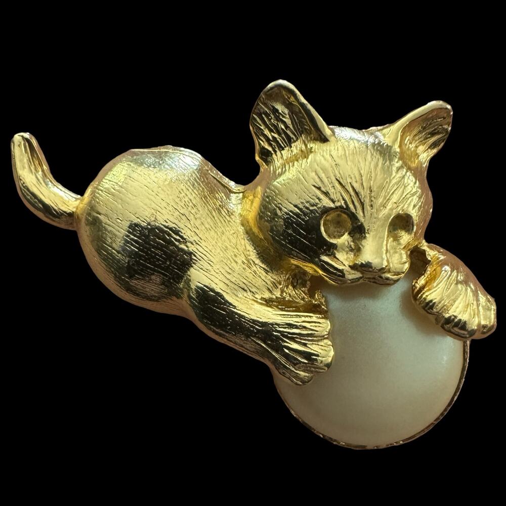 Vintage Cat Kitty Gold Tone Faux Pearl Ball Pin Brooch Unsigned